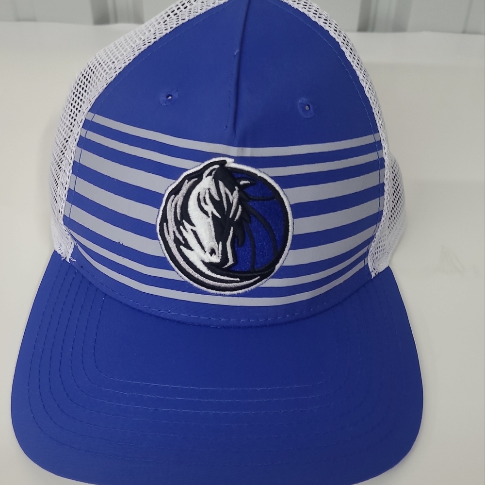 Dallas Mavericks Fan Favorite Snapback Hat